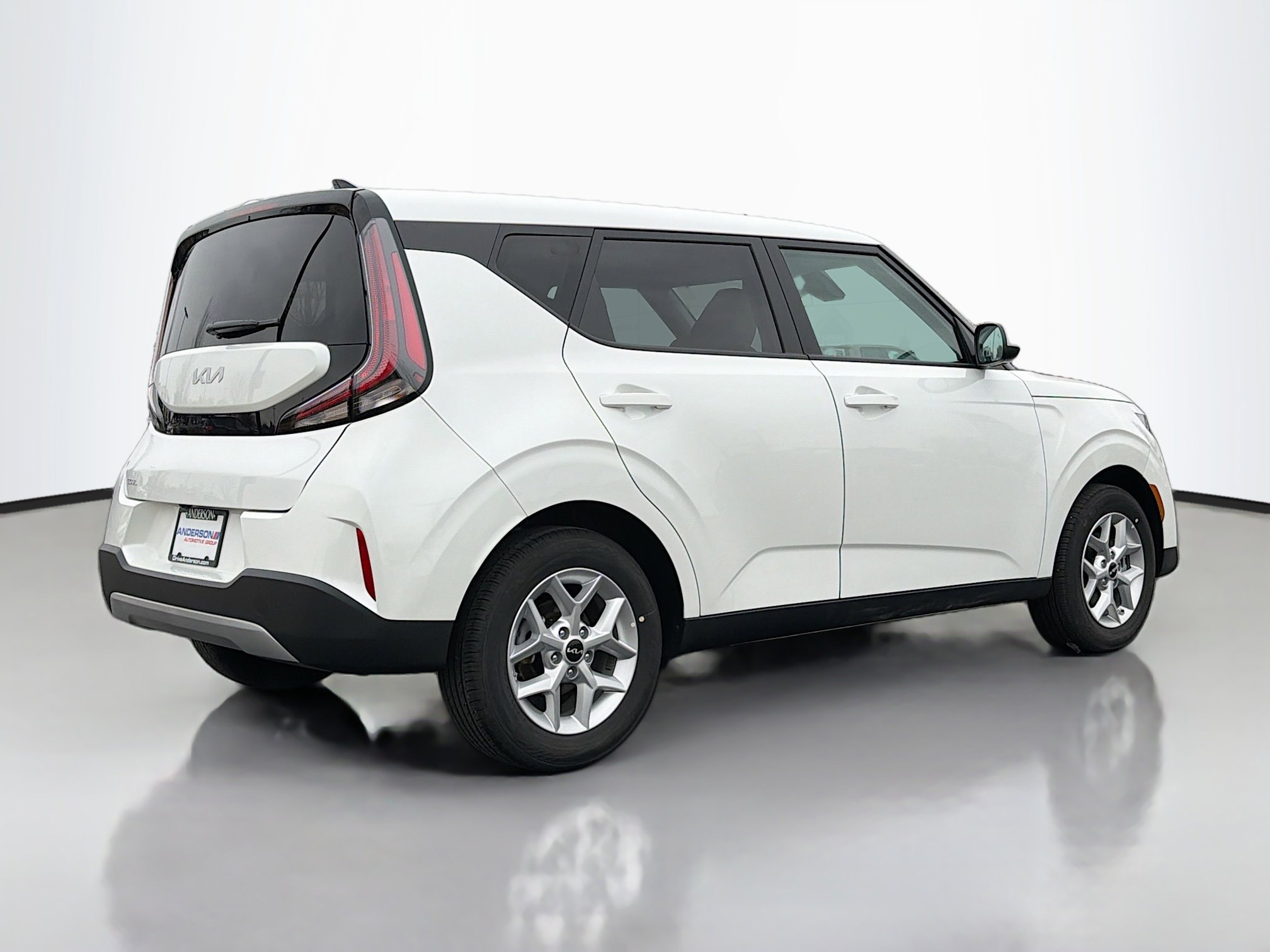 Used 2025 Kia Soul LX image 2