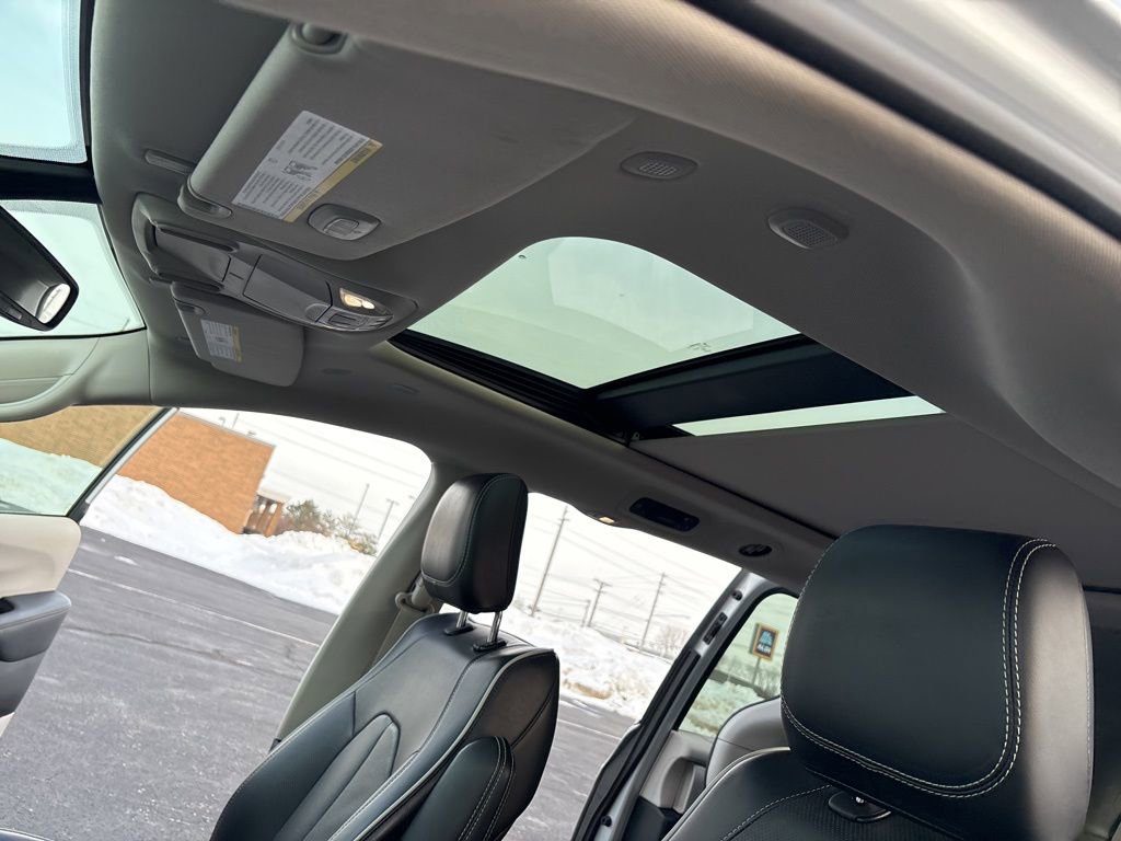 Used 2024 Chrysler Pacifica Limited FWD image 49