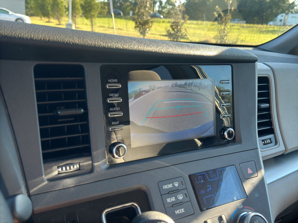 Used 2020 Toyota Sienna L image 22