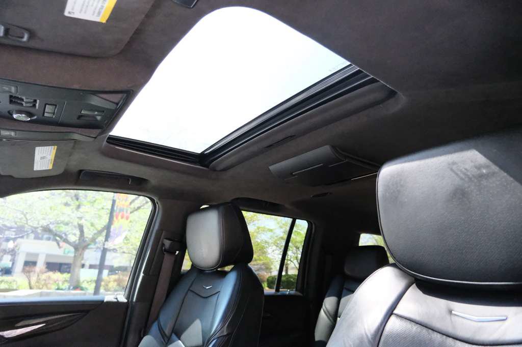 Used 2019 Cadillac Escalade ESV Platinum AWD/4WD image 37