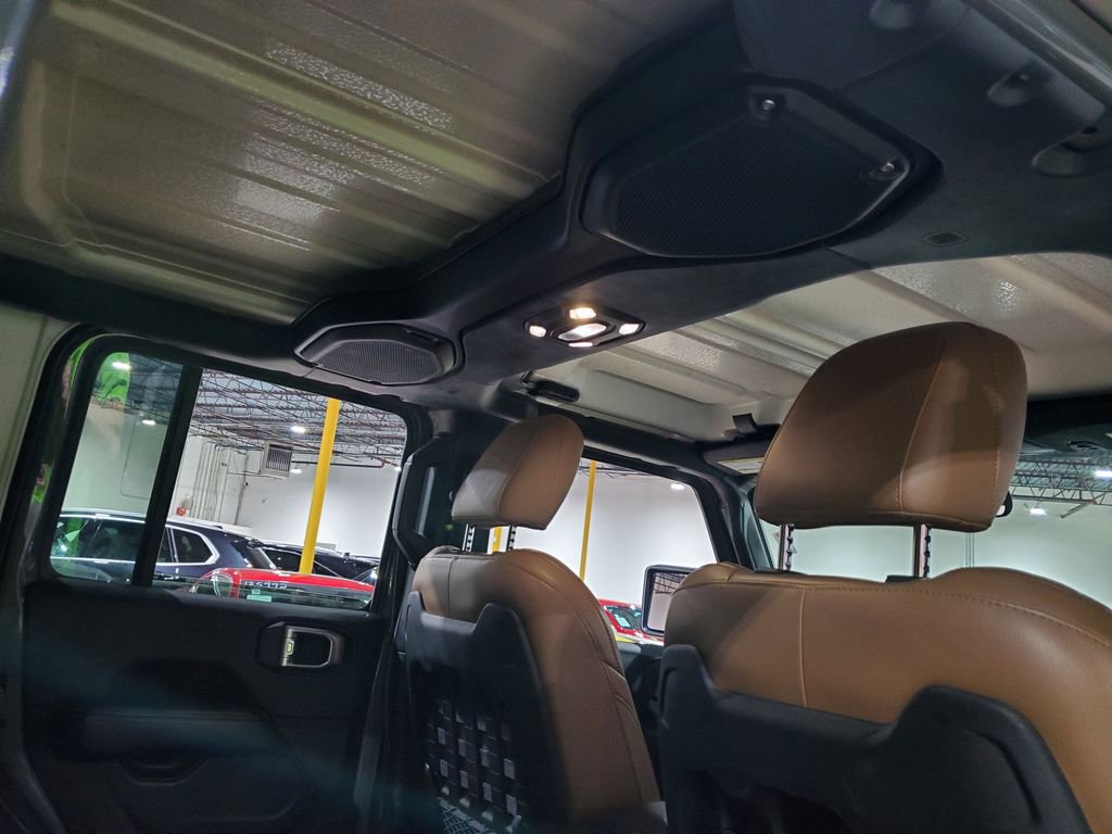 Used 2021 Jeep Wrangler Unlimited Rubicon w/ Cold Weather Group AWD/4WD image 22