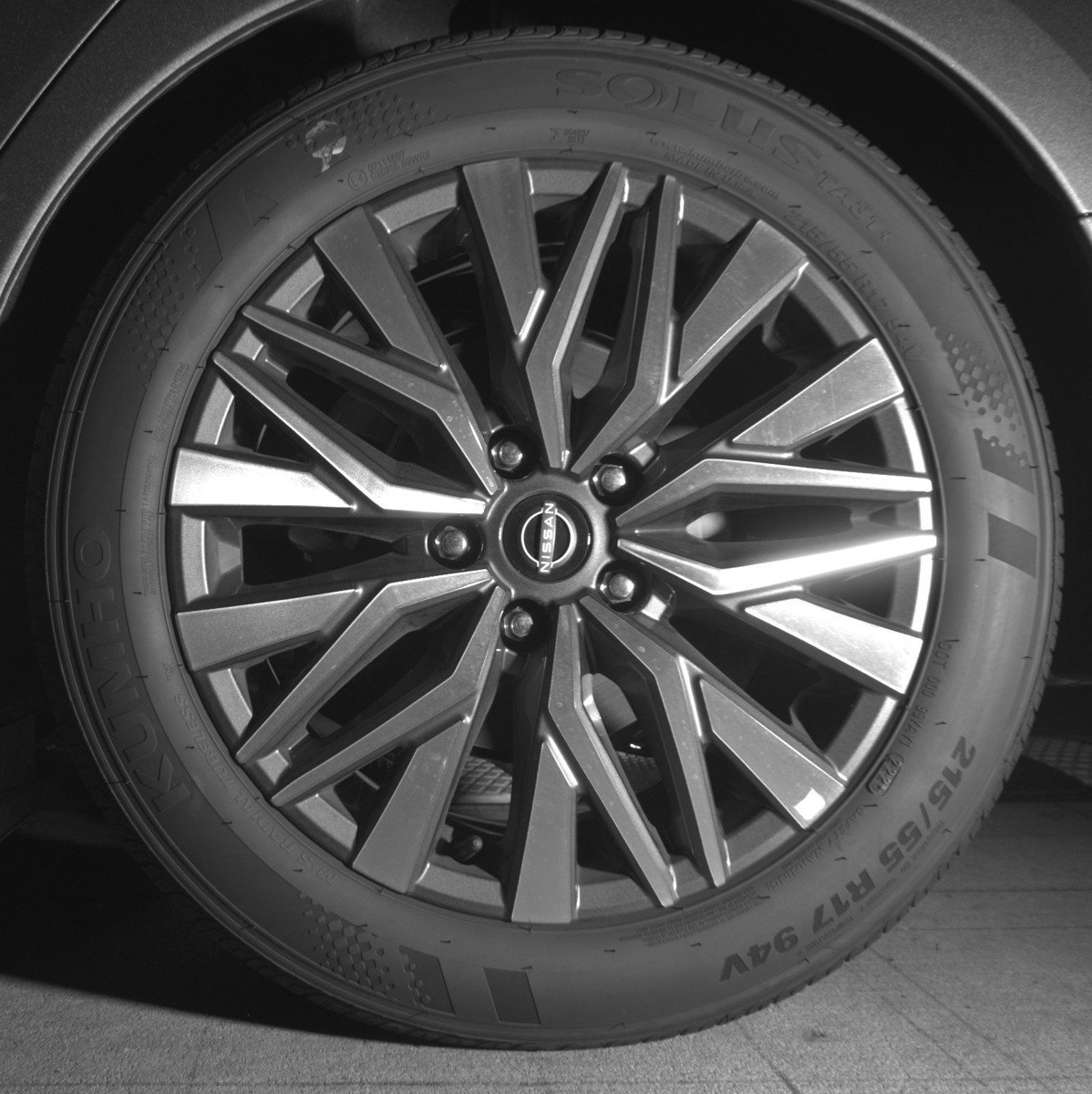 Used 2025 Nissan Altima 2.5 SV FWD image 14