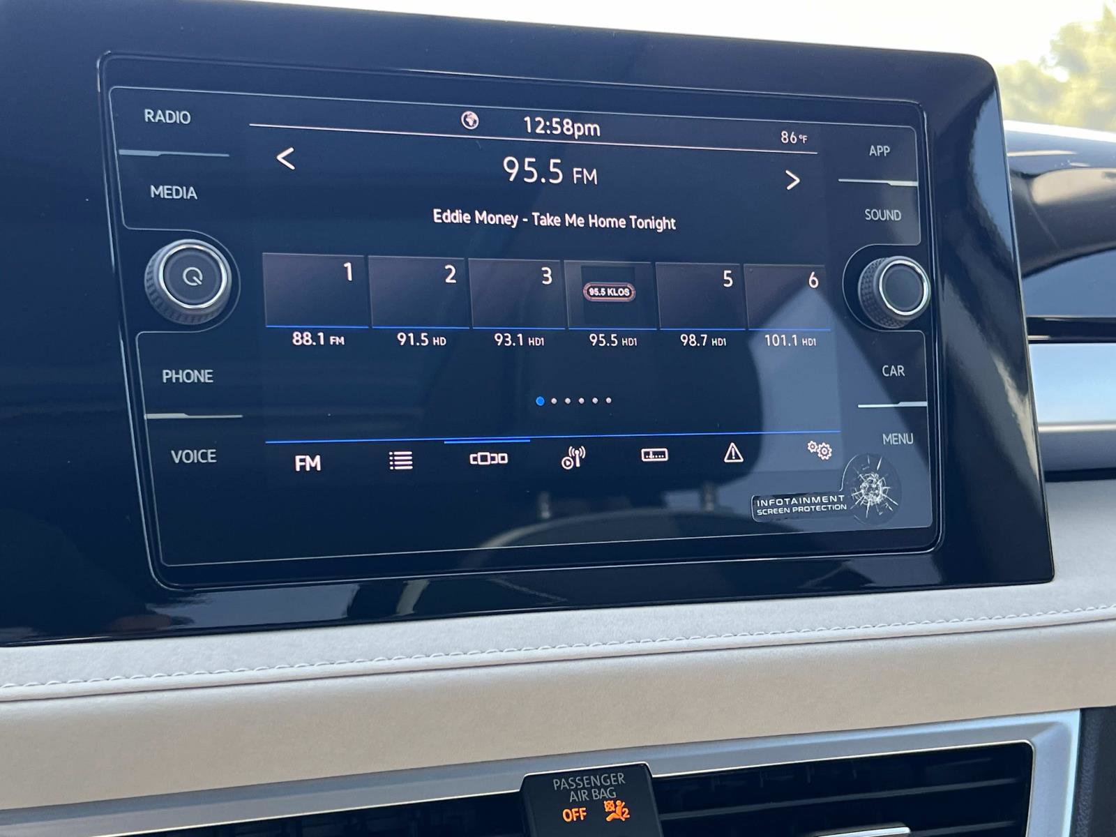 New 2025 Volkswagen Taos SE image 10