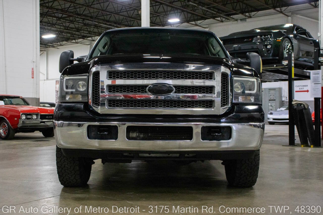 Used 2005 Ford Excursion XLT AWD/4WD image 12