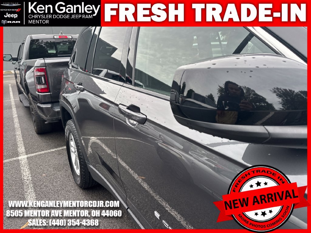Used 2023 Jeep Grand Cherokee Laredo AWD/4WD image 11
