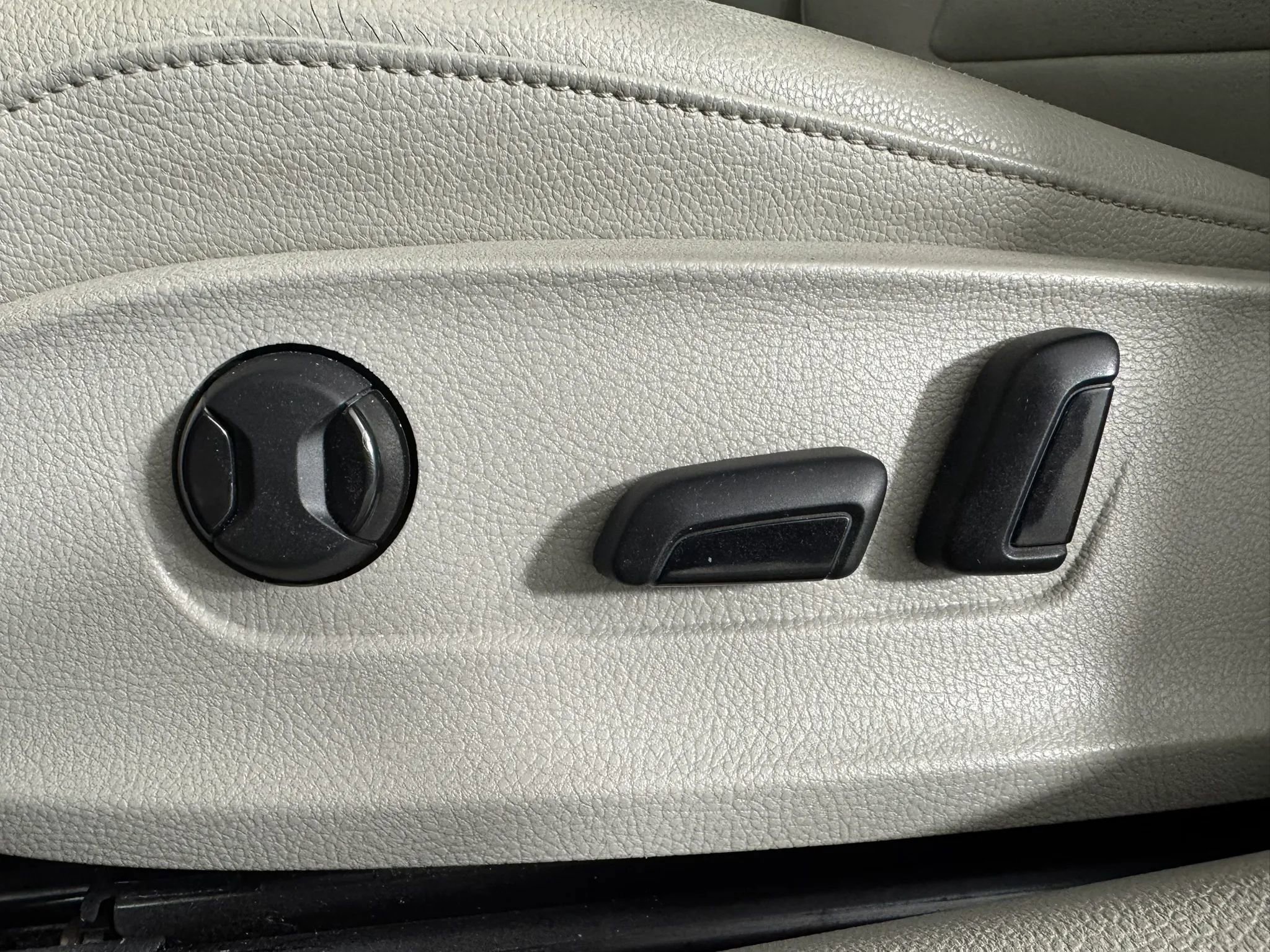 Used 2019 Volkswagen Passat 2.0T Wolfsburg w/ Wheels & Sunroof Package image 34