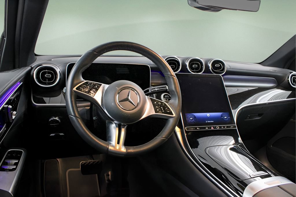 Used 2024 Mercedes-Benz GLC 300 4MATIC image 13