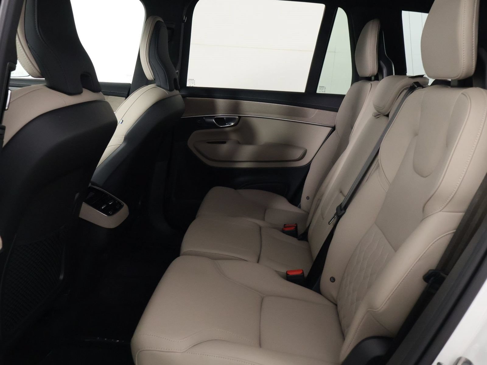 Certified 2026 Volvo XC90 B6 Plus w/ Protection Package AWD/4WD image 32
