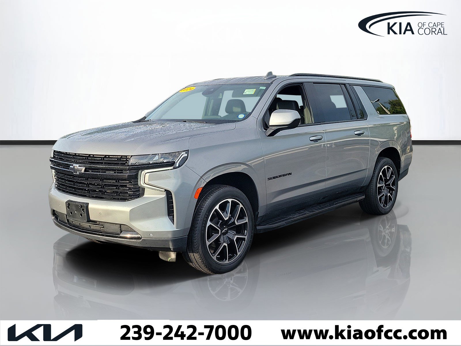 Used 2024 Chevrolet Suburban RST RWD image 3