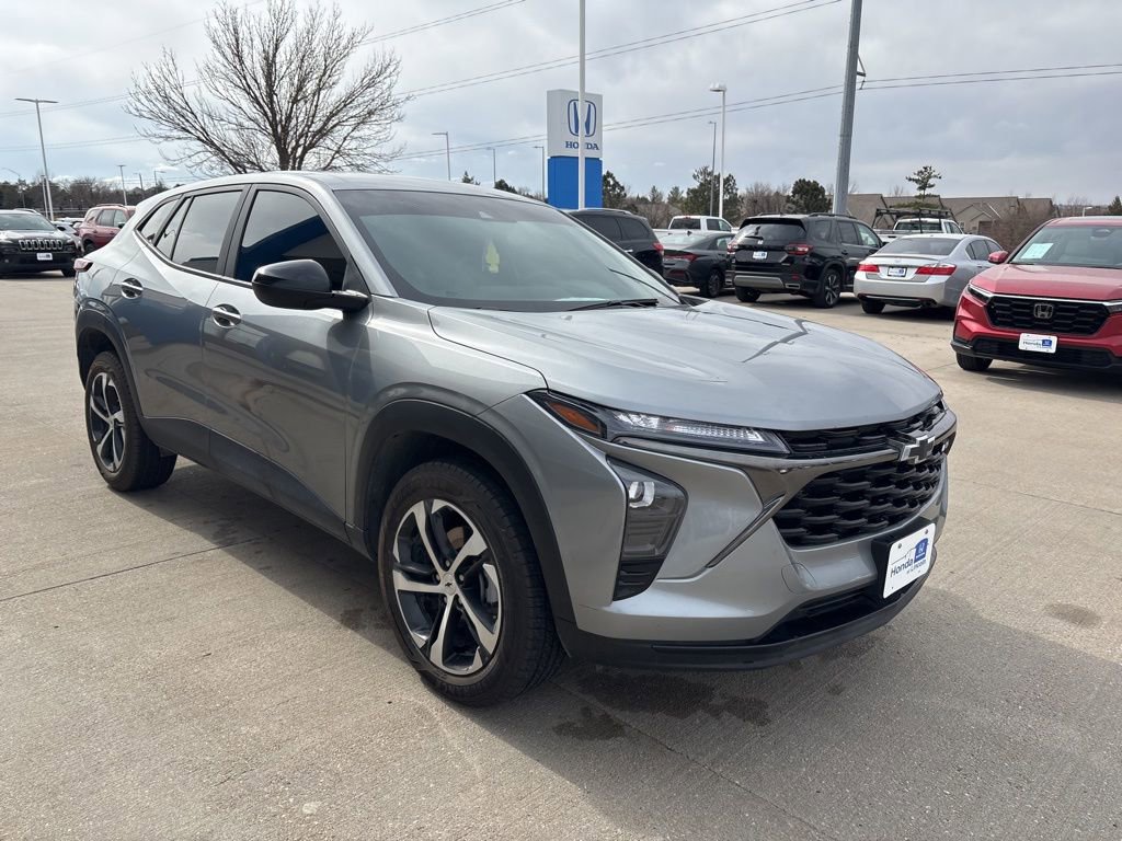 Used 2024 Chevrolet Trax RS w/ Driver Confidence Package image 3