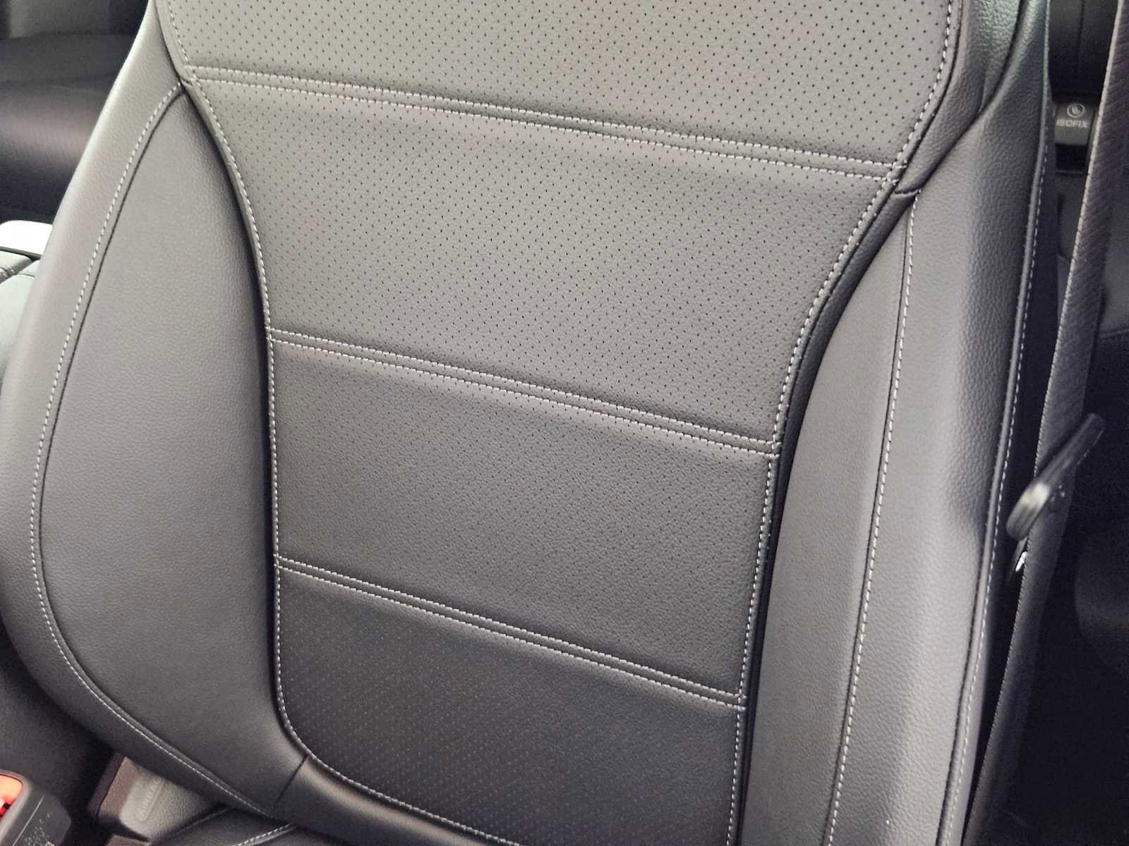 Used 2025 Mercedes-Benz GLC 300 4MATIC image 41