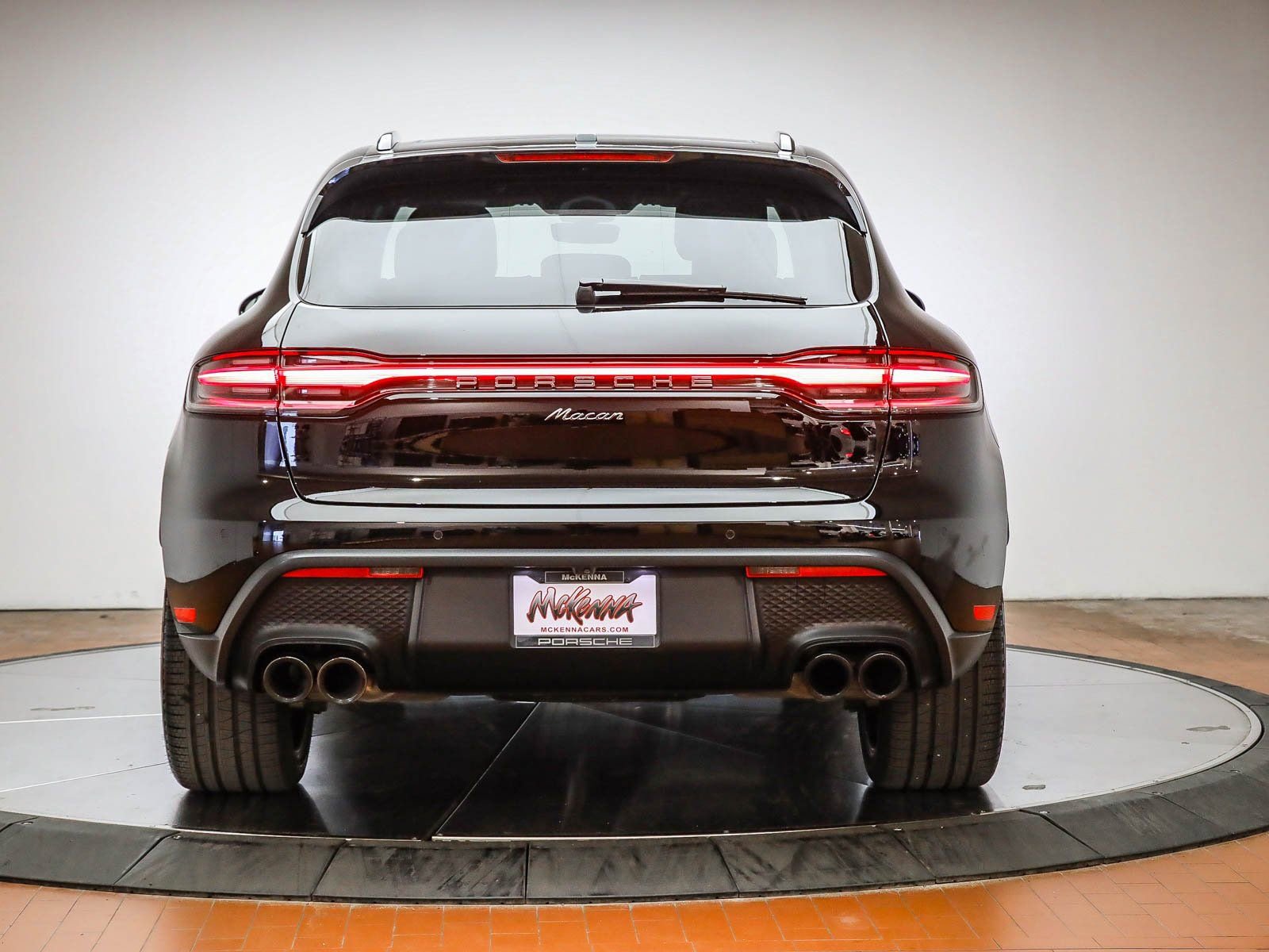 Certified 2025 Porsche Macan image 7