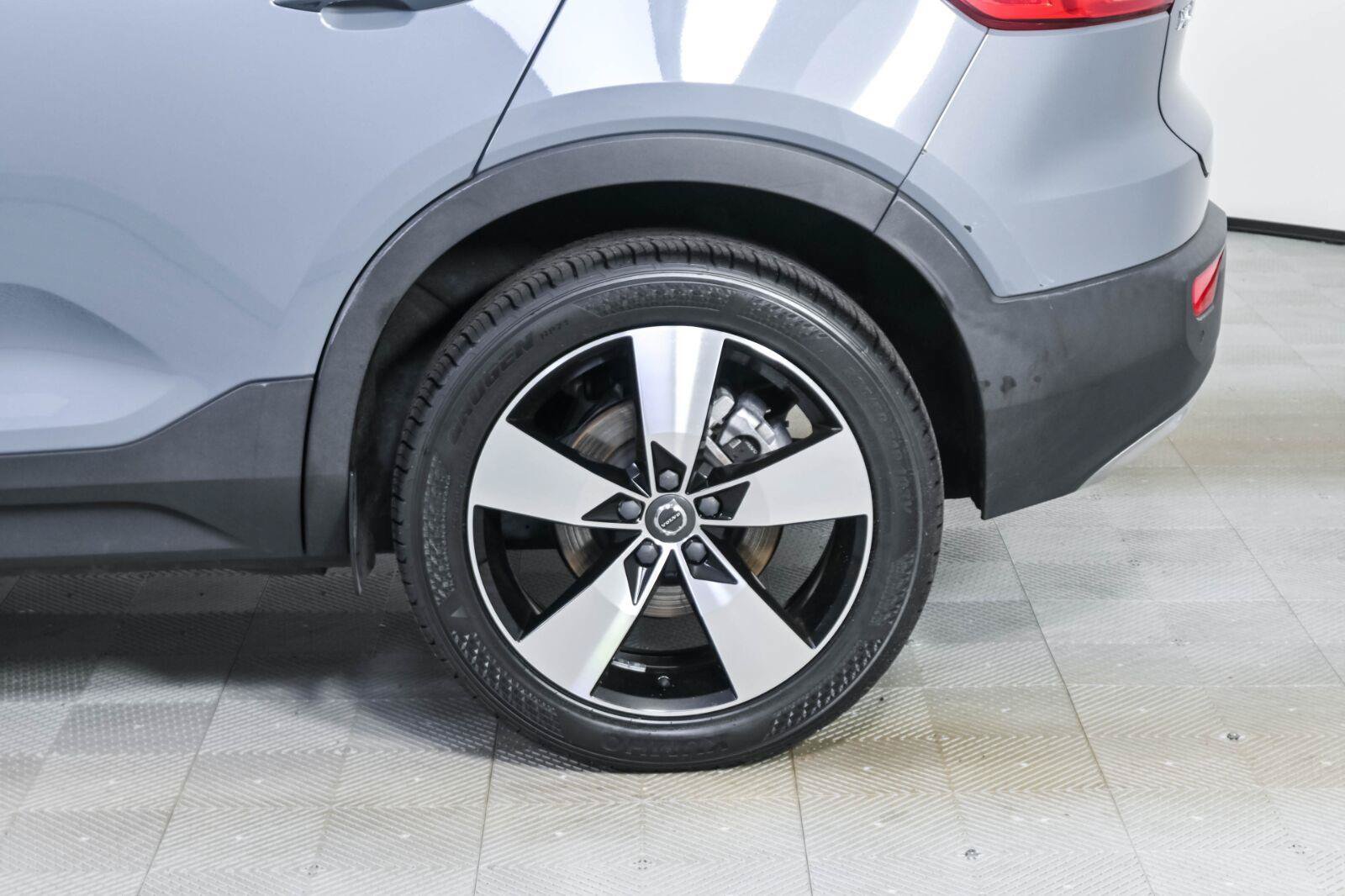 Used 2022 Volvo XC40 T5 Momentum w/ Premium Package AWD/4WD image 35