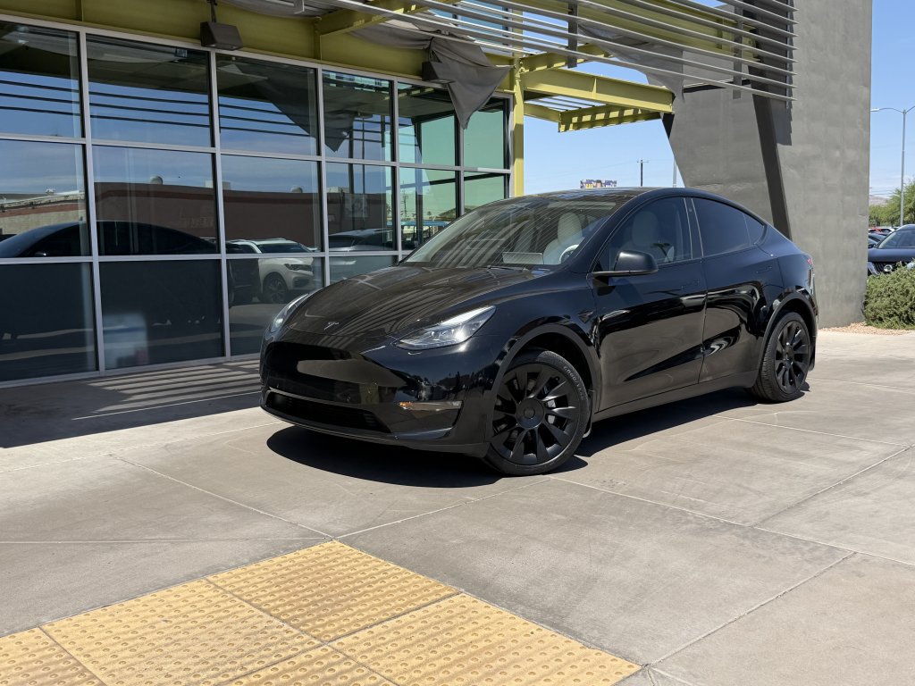 Used 2022 Tesla Model Y Long Range AWD/4WD image 1