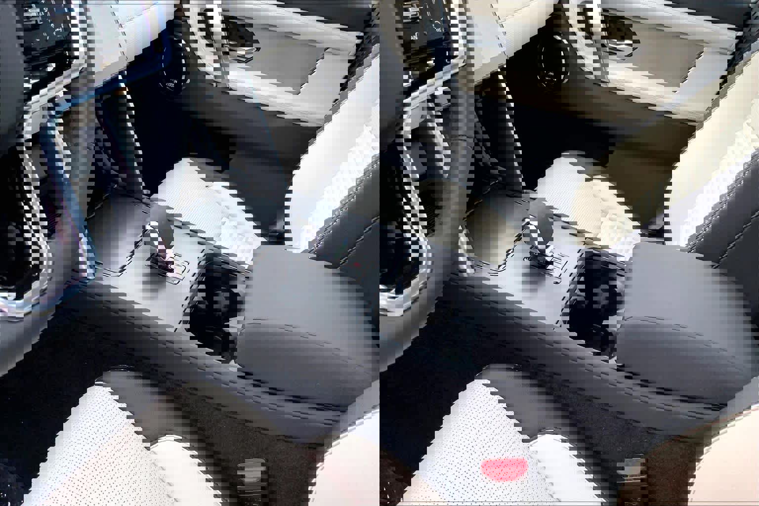 Certified 2025 Land Rover Discovery Sport Dynamic SE image 15