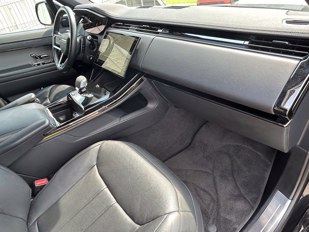 Used 2025 Land Rover Range Rover Sport SE AWD/4WD image 40