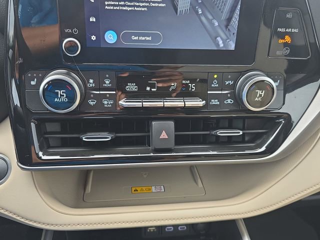 Used 2025 Toyota Highlander XLE image 25