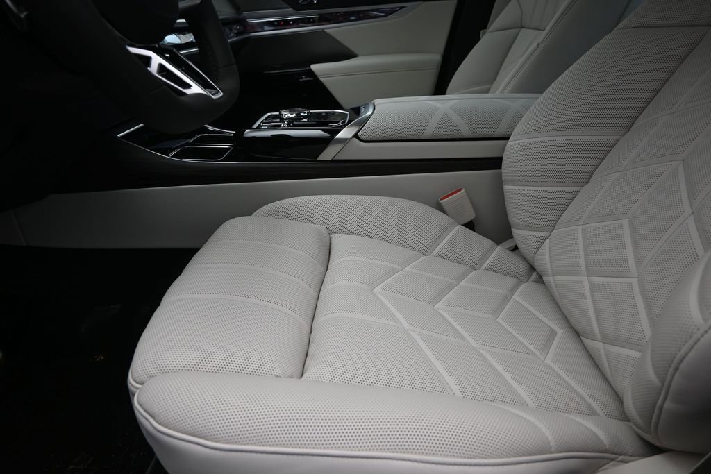 New 2026 BMW 760i xDrive w/ Executive Package AWD/4WD image 13