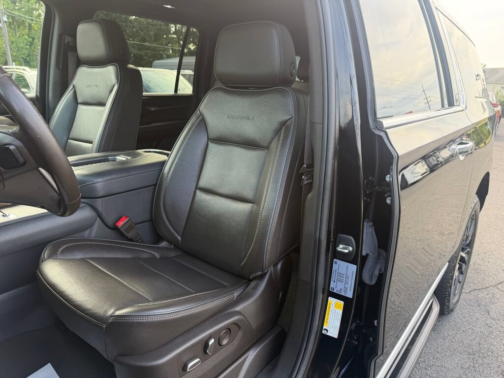 Used 2022 GMC Yukon XL Denali AWD/4WD image 11