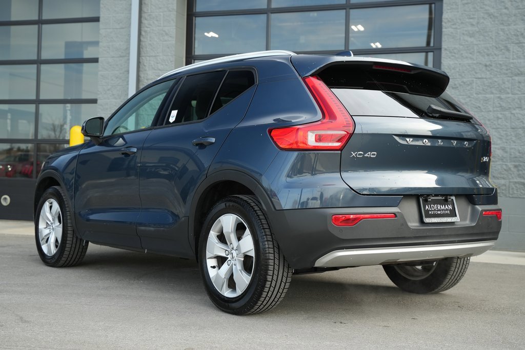 Used 2021 Volvo XC40 T5 Momentum w/ Premium Package image 18