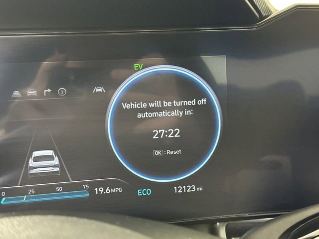 Used 2025 Hyundai Elantra Limited image 18