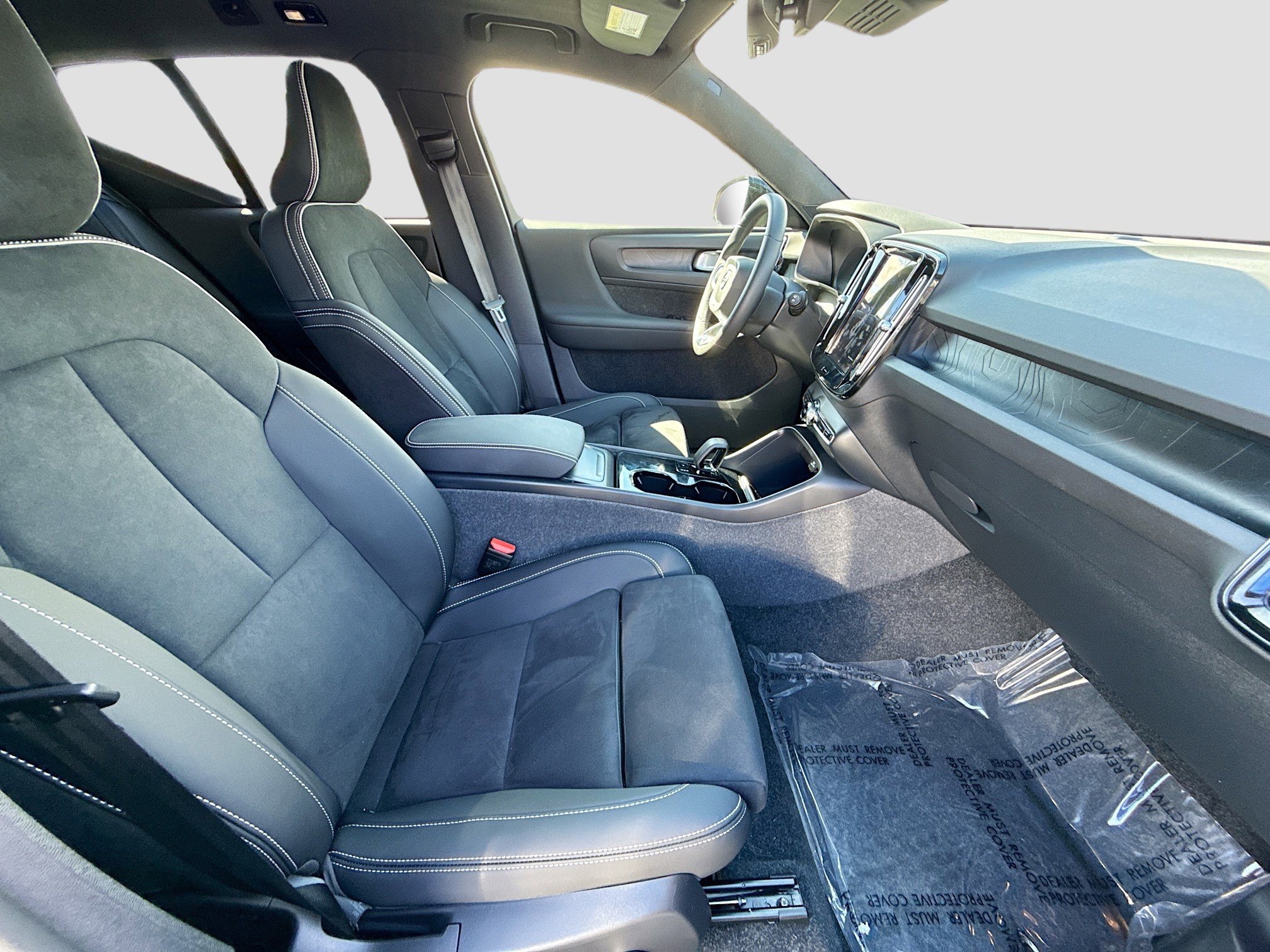 Used 2024 Volvo XC40 Recharge Plus w/ Protection Package Premier image 31