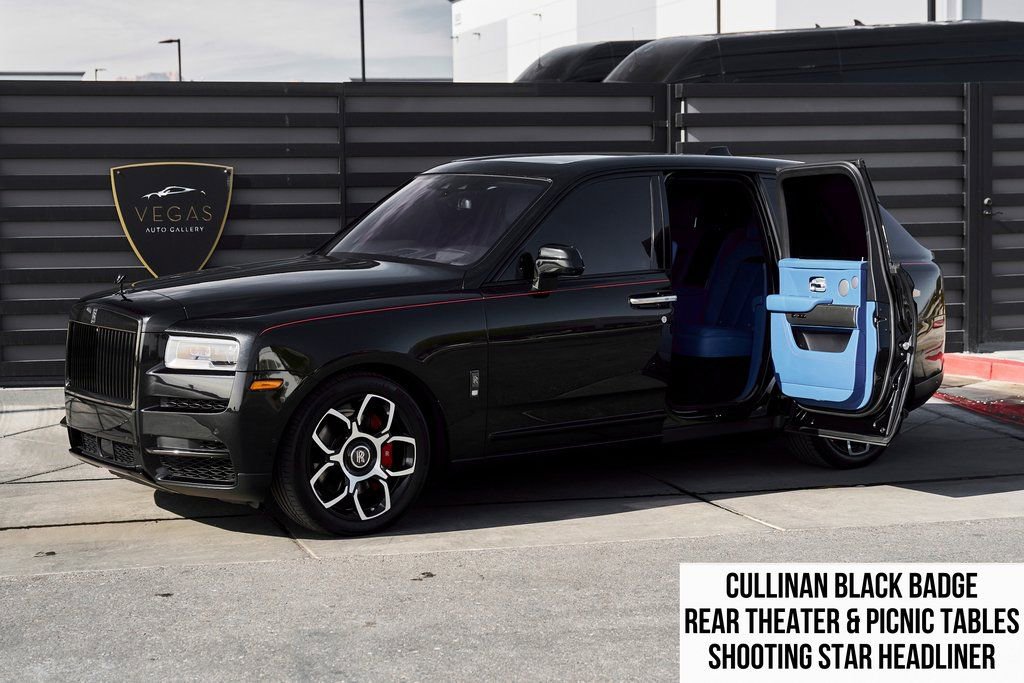 Used 2021 Rolls-Royce Cullinan Black Badge image 1