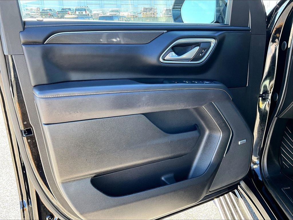 Used 2022 GMC Yukon XL AT4 image 9