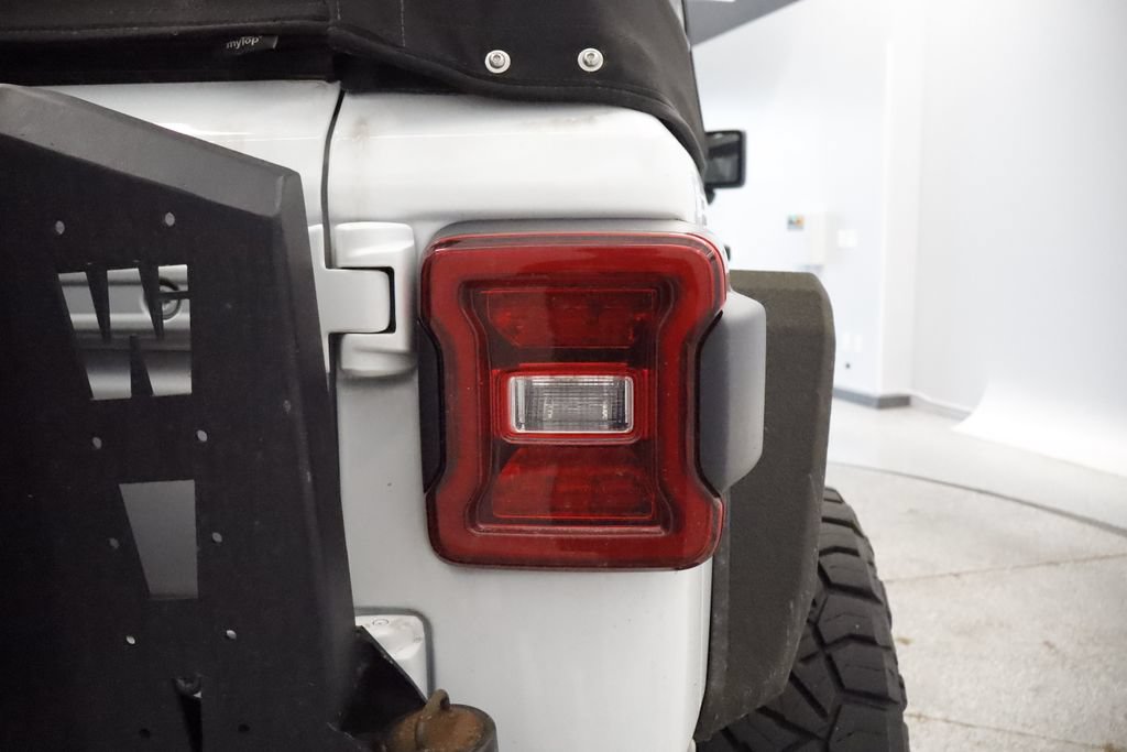 Used 2023 Jeep Wrangler Unlimited Rubicon w/ LED Lighting Group AWD/4WD image 17