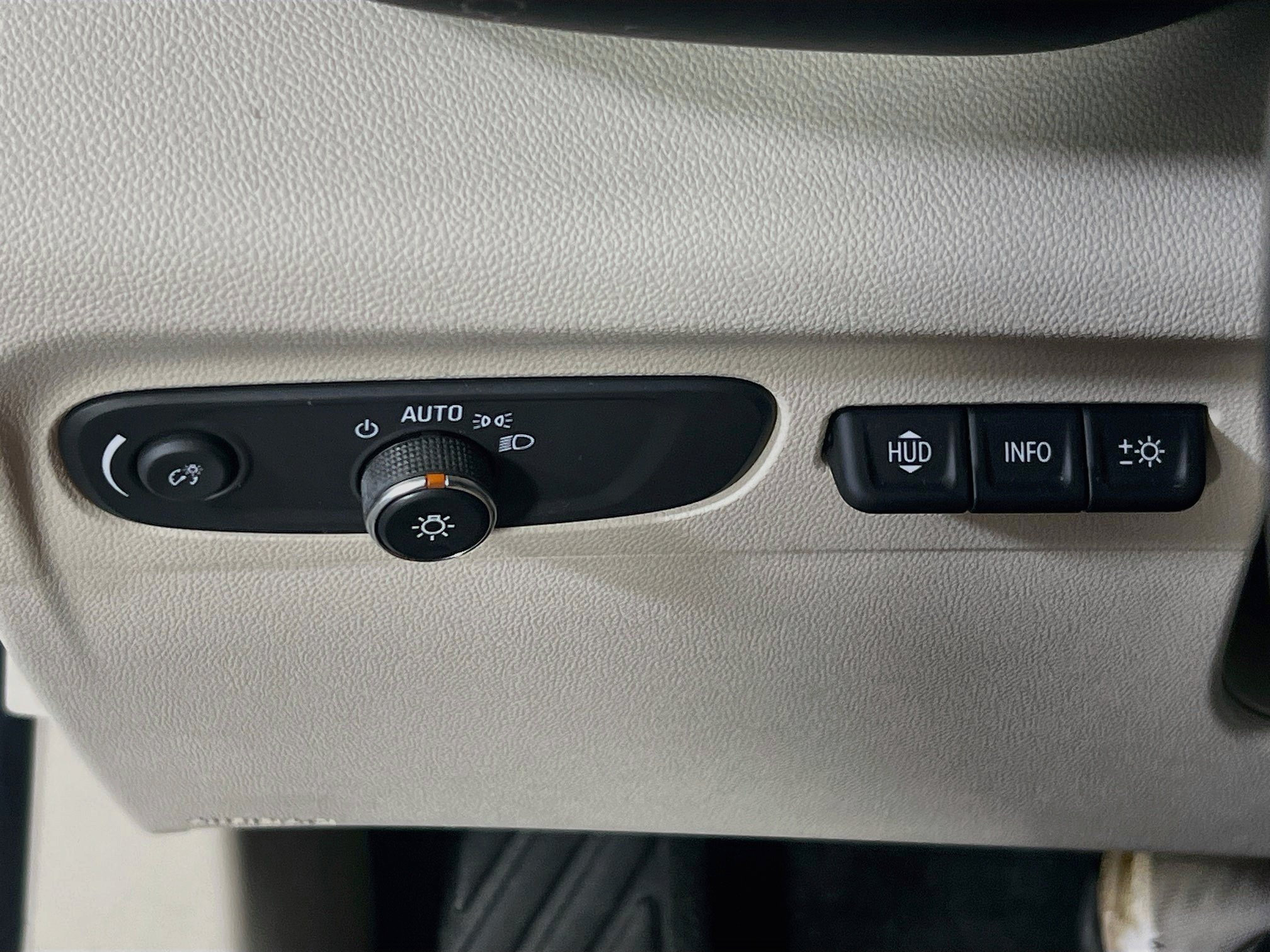 Used 2022 Buick Envision Avenir w/ Technology Package II FWD image 10