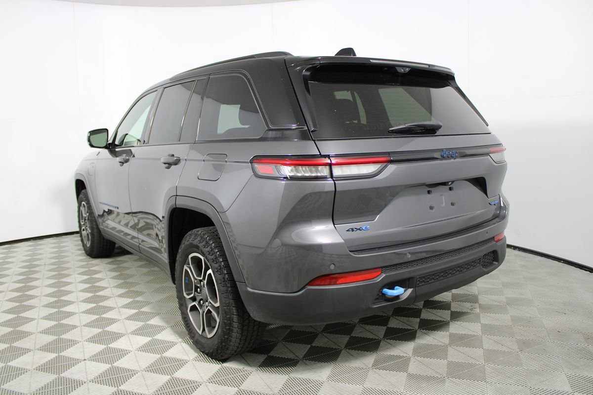 Used 2022 Jeep Grand Cherokee Trailhawk w/ Advanced Protech Group II AWD/4WD image 39