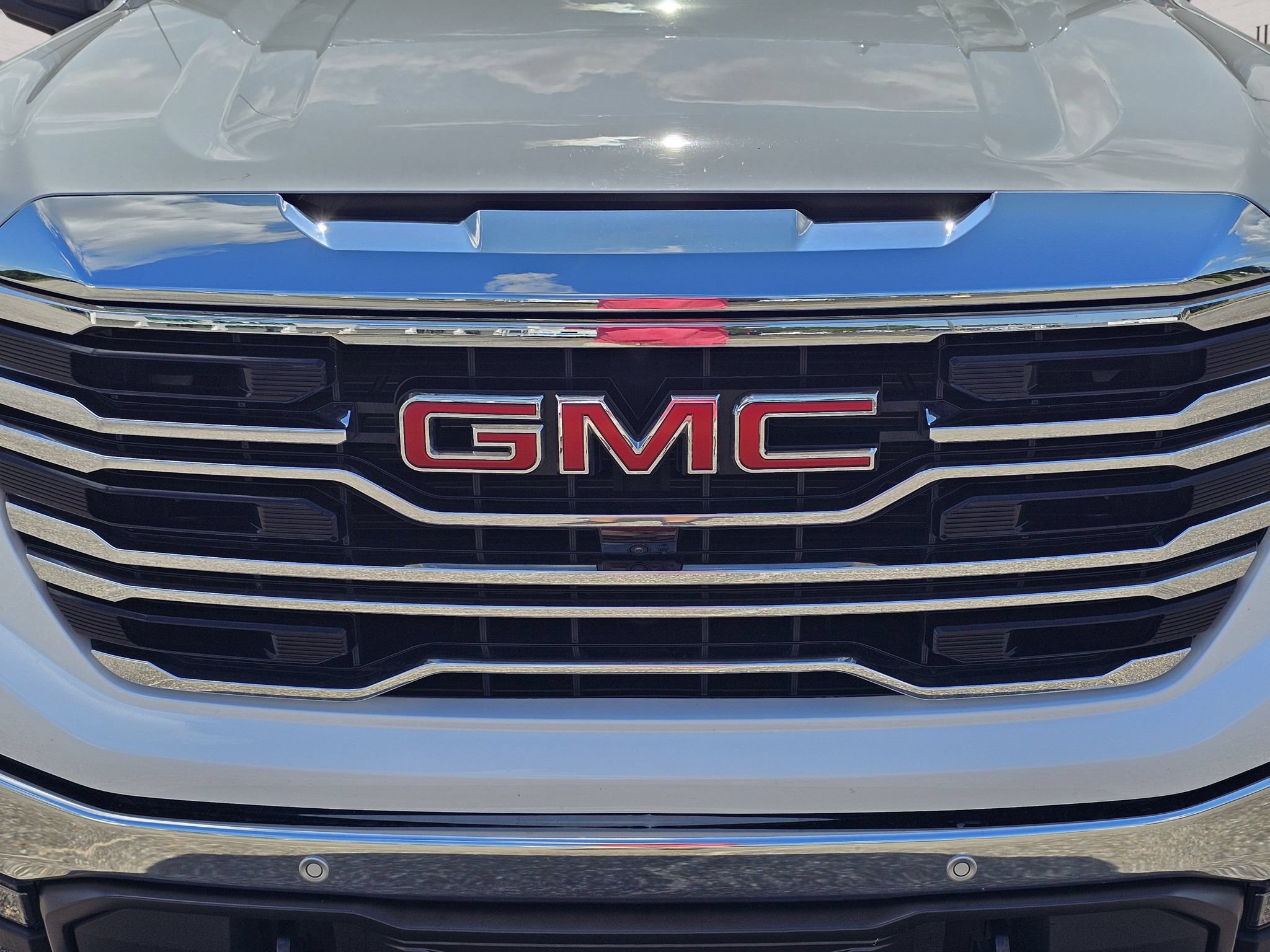 Used 2024 GMC Sierra 1500 SLT w/ SLT Premium Plus Package AWD/4WD image 3