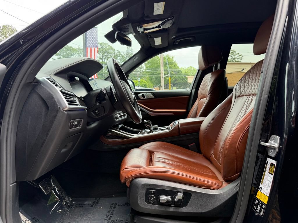 Used 2021 BMW X7 xDrive40i w/ M Sport Package AWD/4WD image 23