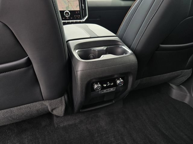 Used 2025 GMC Acadia AT4 AWD/4WD image 17