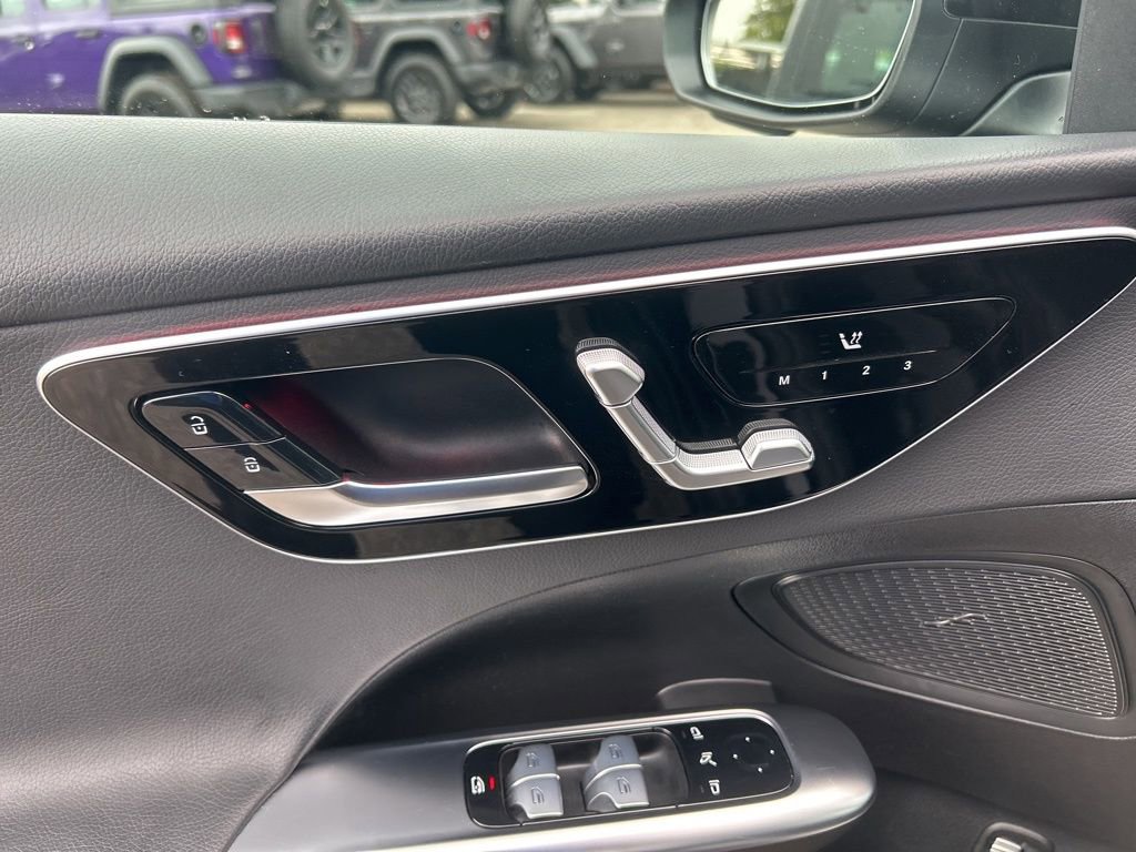 Used 2025 Mercedes-Benz C 300 4MATIC Sedan image 36