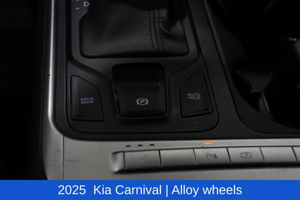 Used 2025 Kia Carnival FWD image 27