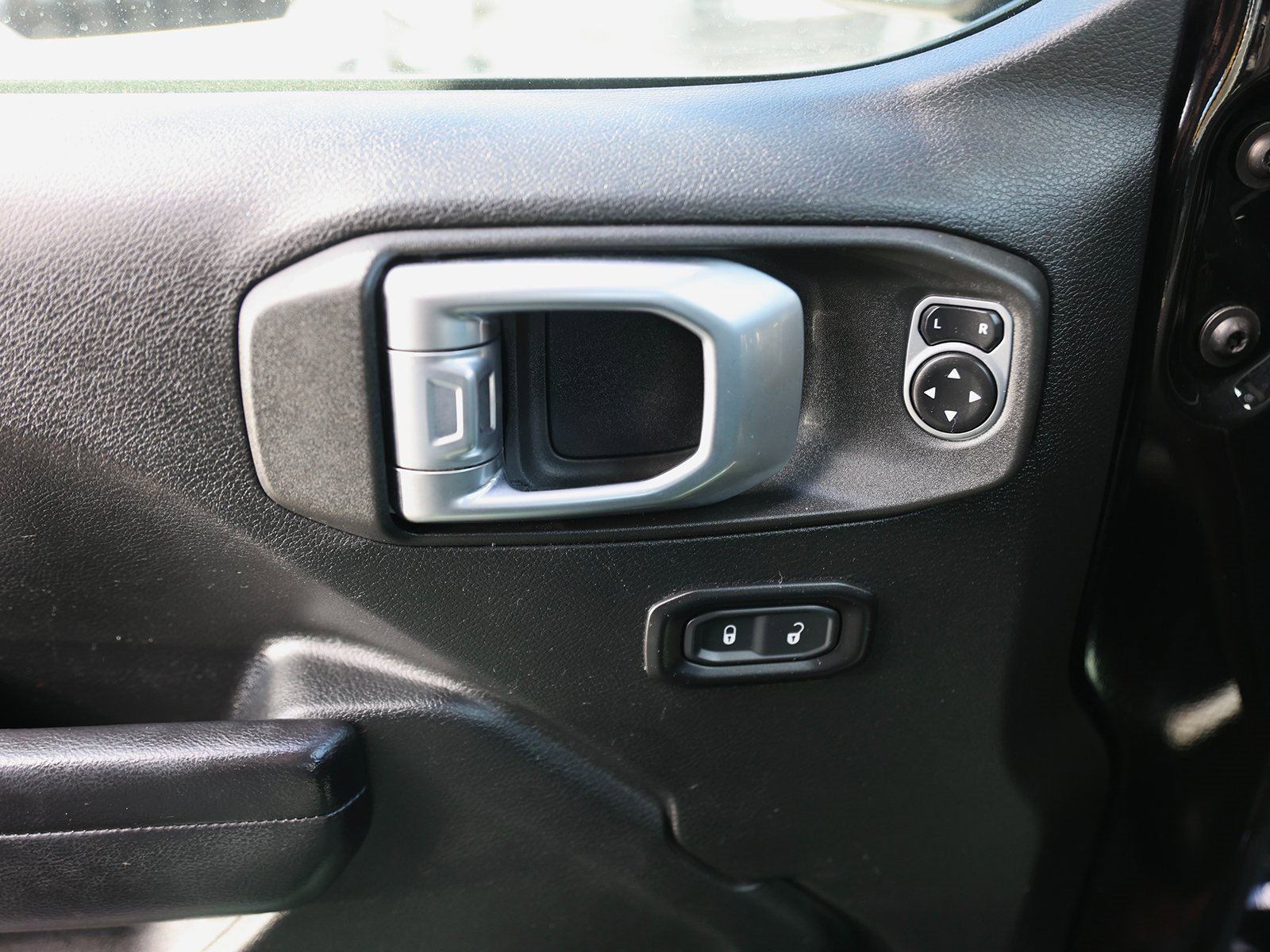 Used 2020 Jeep Wrangler Unlimited Sport image 31