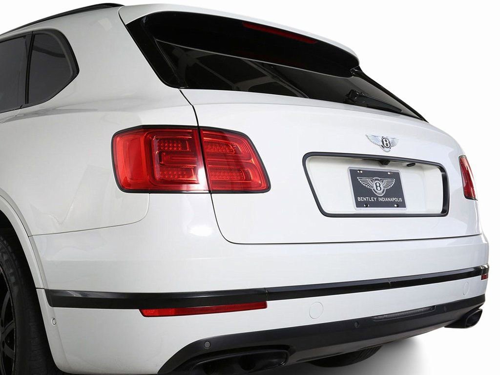 Used 2017 Bentley Bentayga image 13