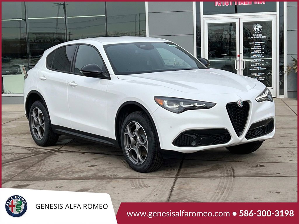 New 2025 Alfa Romeo Stelvio Sprint image 2