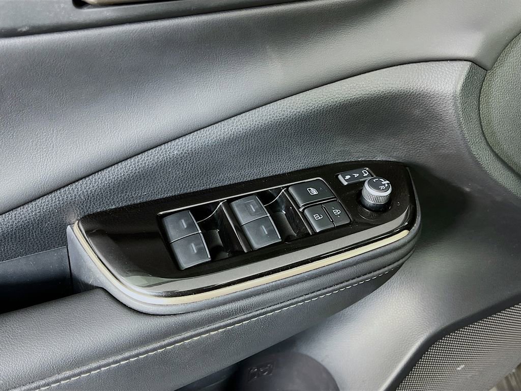 Used 2025 Toyota Crown XLE AWD/4WD image 24