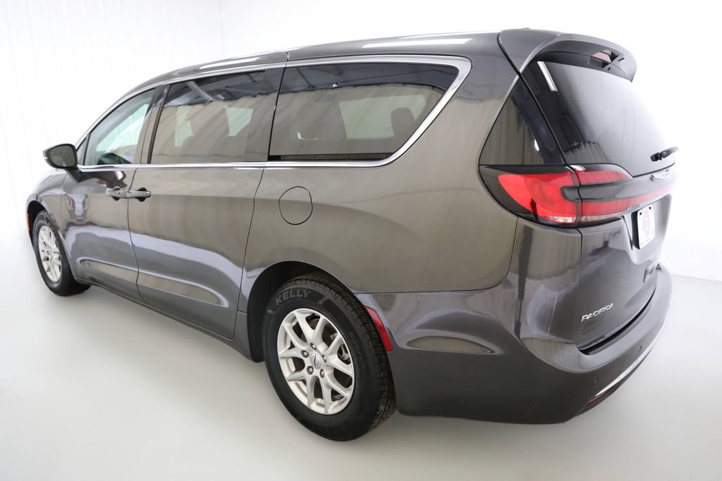 Used 2023 Chrysler Pacifica Touring-L FWD image 20