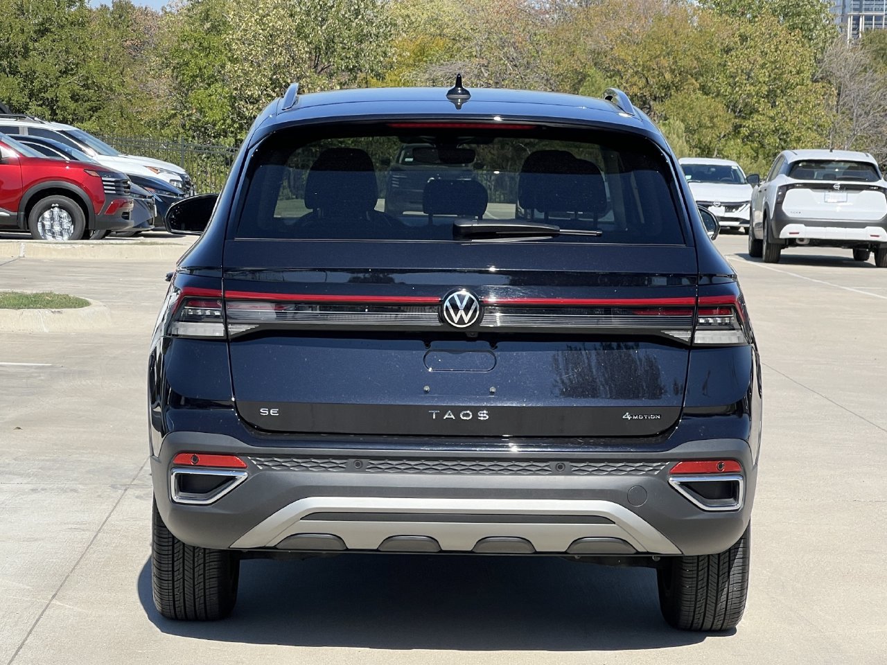 Used 2026 Volkswagen Taos SE AWD/4WD image 4