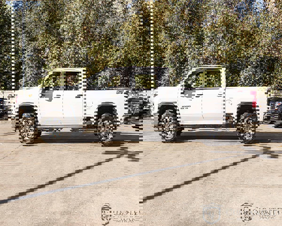 Used 2022 Chevrolet Silverado 2500 Custom w/ Custom Value Package image 6