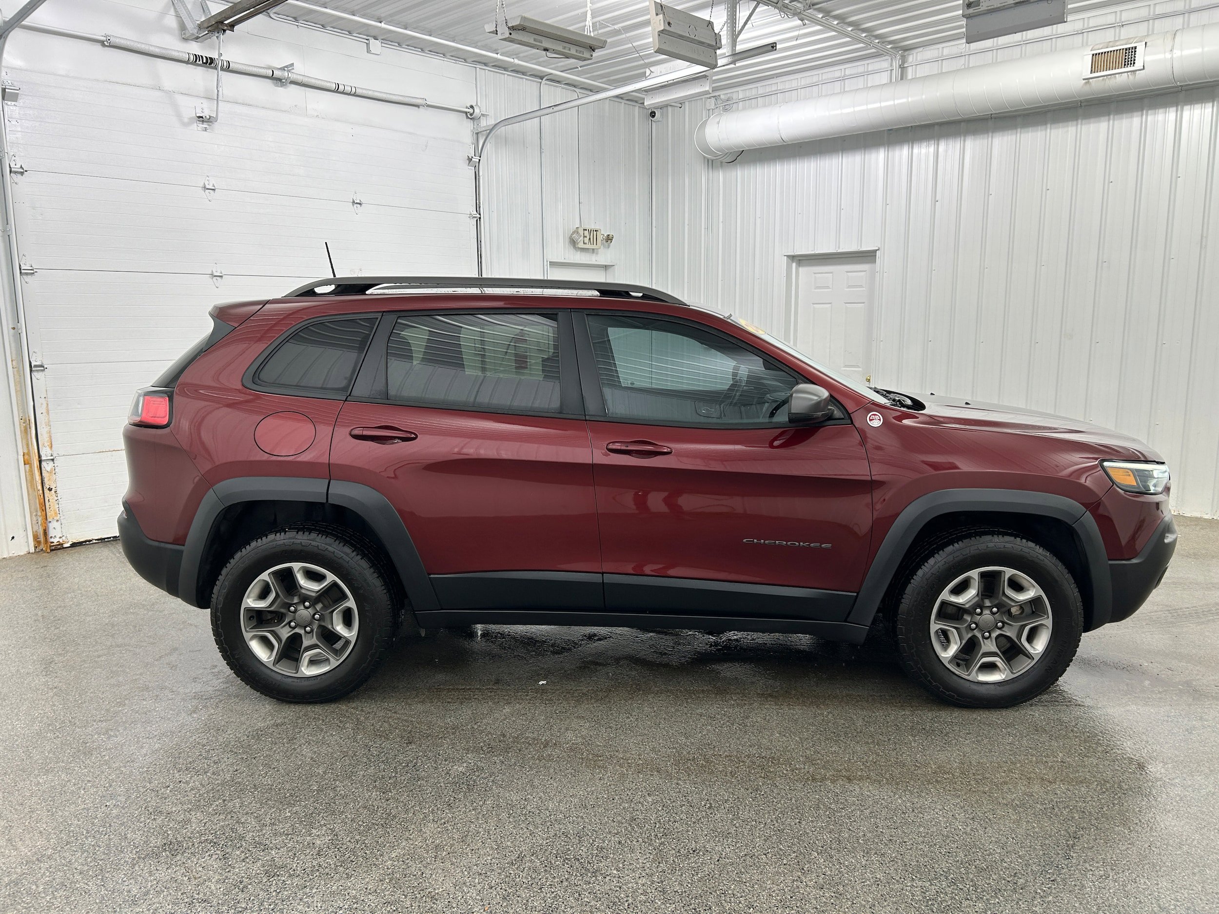 Used 2019 Jeep Cherokee Trailhawk w/ Cold Weather Group AWD/4WD image 35