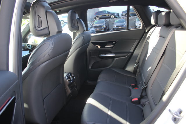 Used 2025 Mercedes-Benz GLC 300 4MATIC image 24