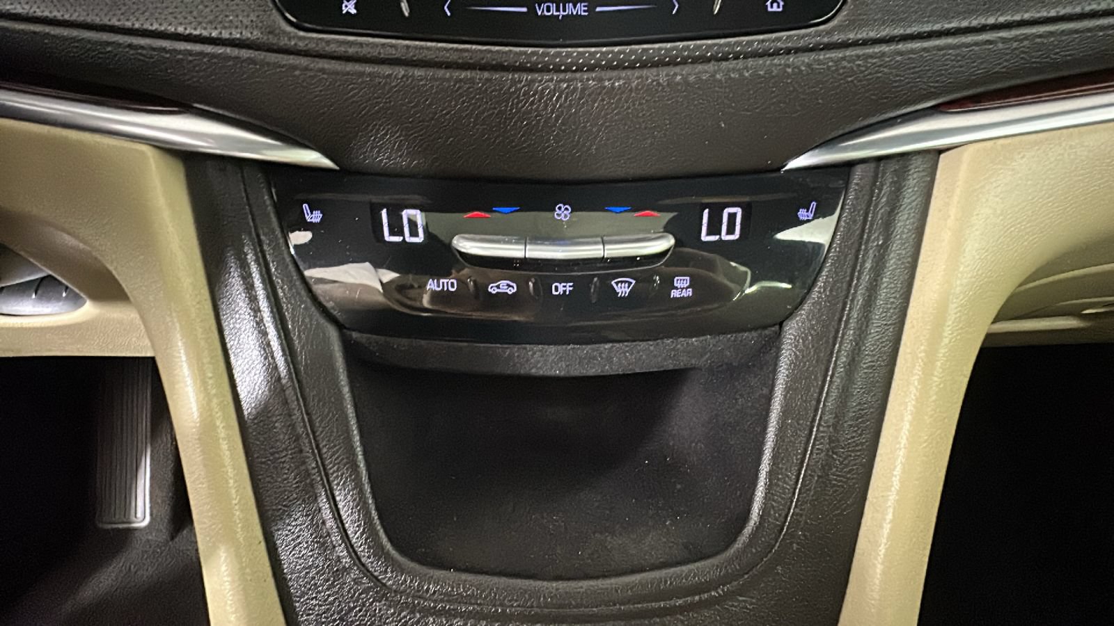 Used 2018 Cadillac XT5 Luxury w/ Driver Awareness Package AWD/4WD image 27