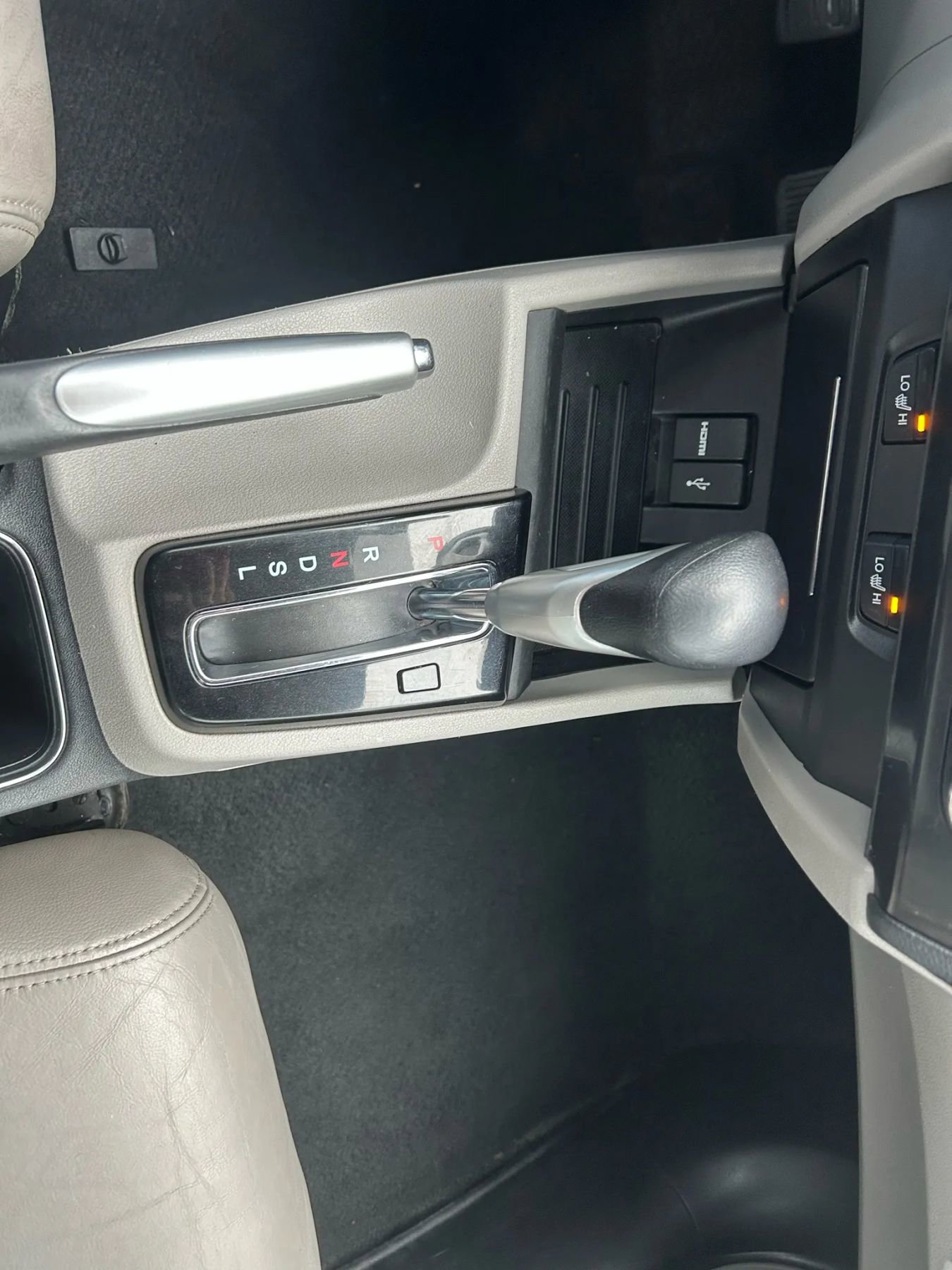 Used 2014 Honda Civic Hybrid Sedan image 24