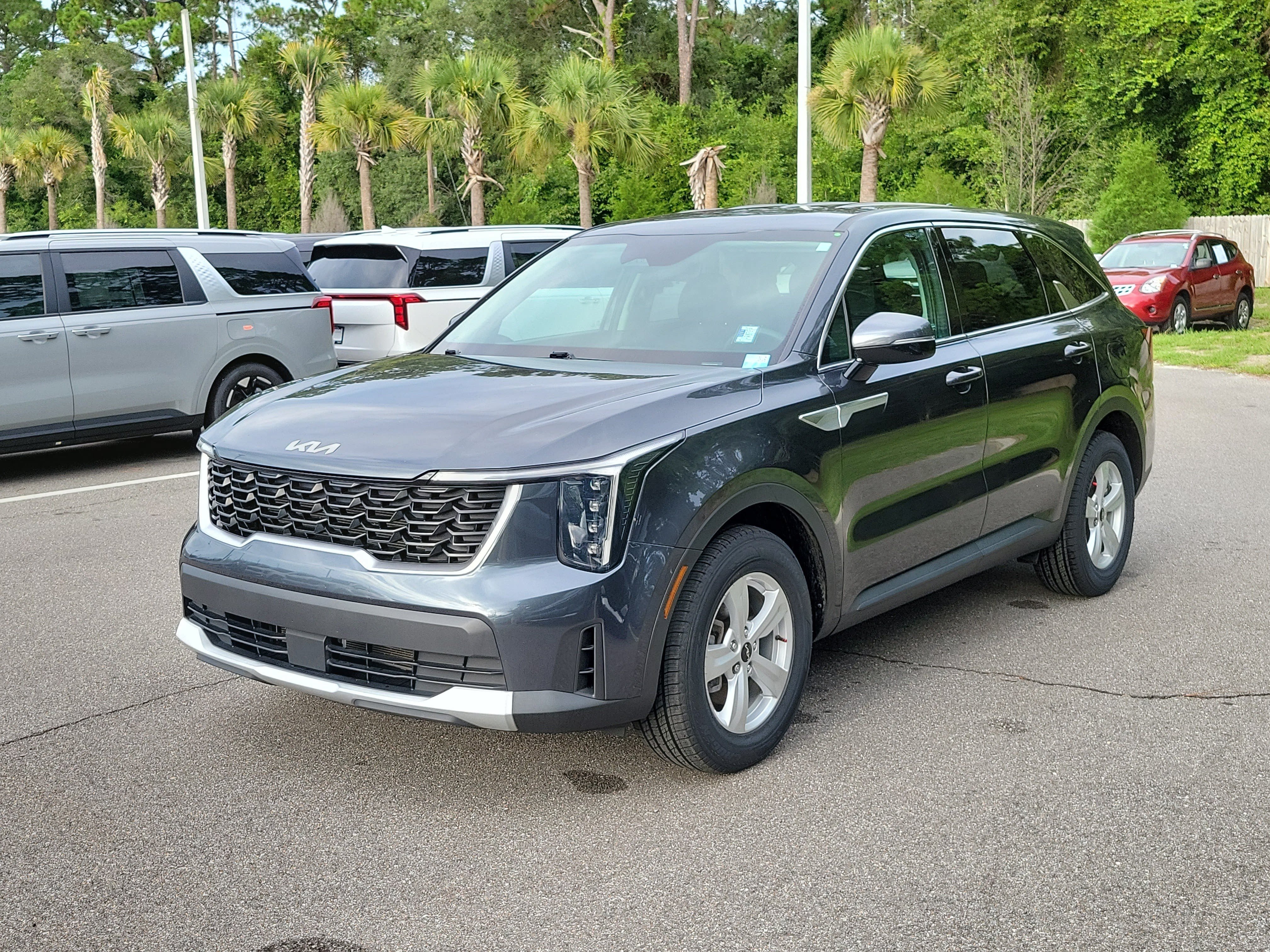 Certified 2024 Kia Sorento LX FWD image 3