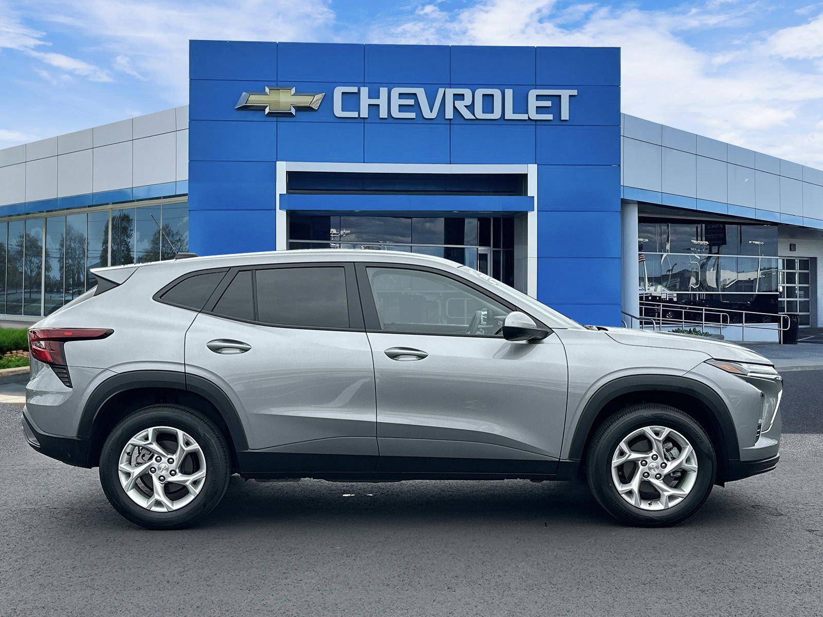 Certified 2024 Chevrolet Trax LS w/ LS Convenience Package FWD image 5
