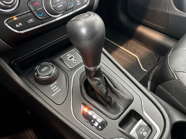 Used 2021 Jeep Cherokee Latitude Lux w/ Sun & Sound Group AWD/4WD image 19